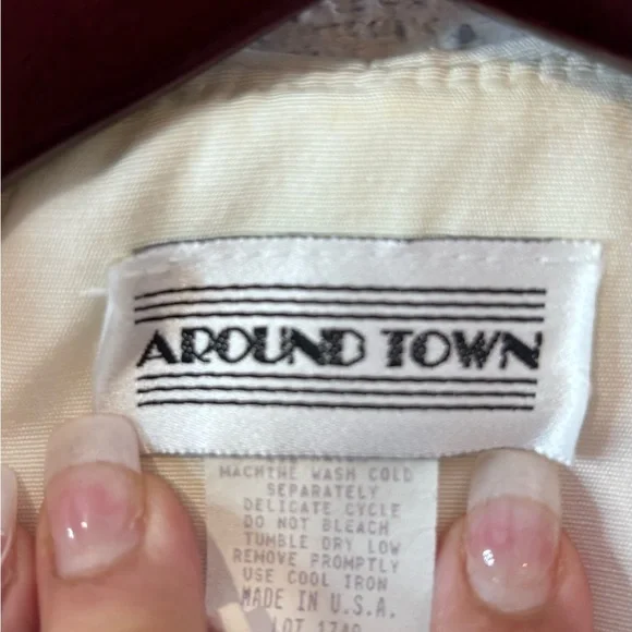 Women's Cream Blazer - Picture 2 of 4